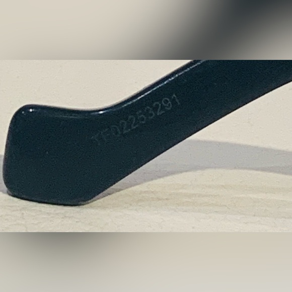 New Women’s LOEWE Sunglasses - Picture 8 of 8